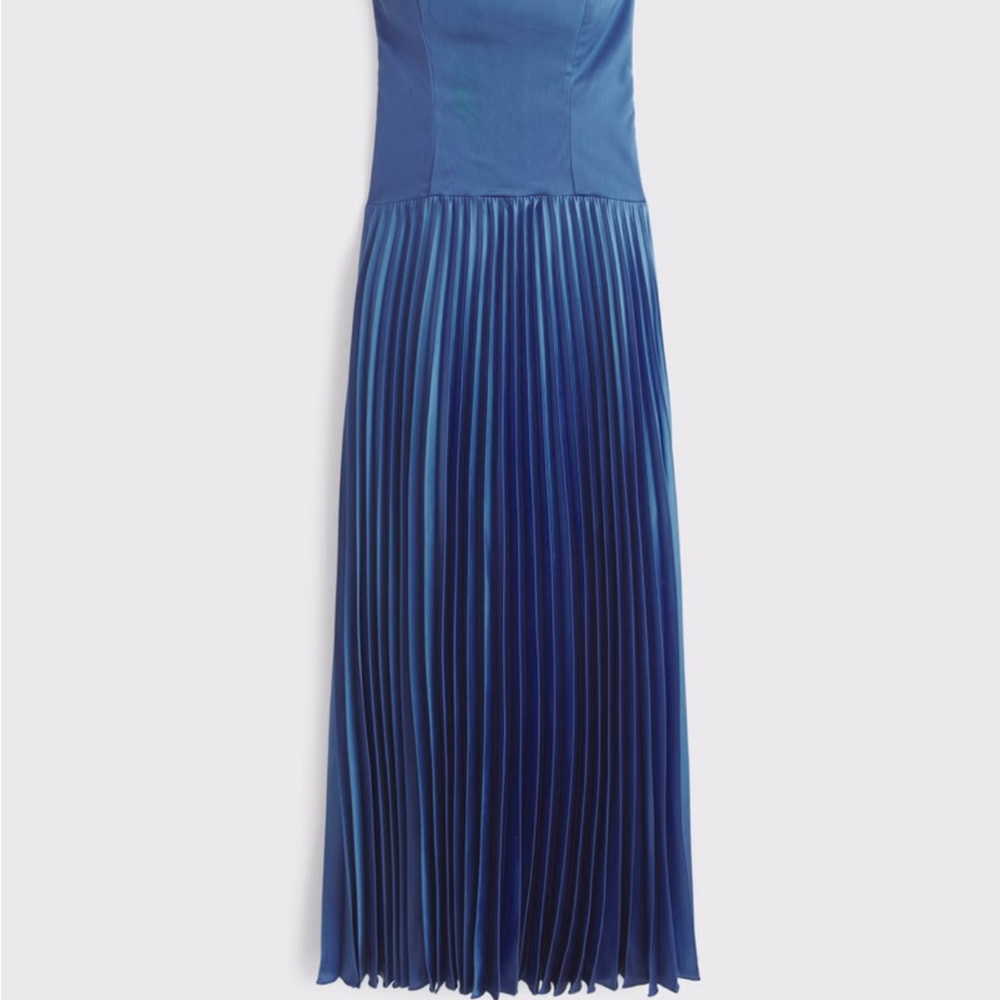 Elegant Blue Pleated Maxi Dress